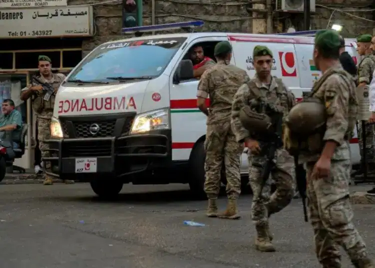 Tropas libanesas aseguran una calle de Beirut tras las explosiones del 17 de septiembre de 2024. (Crédito: Marwan Naamani/picture alliance/Getty Images).