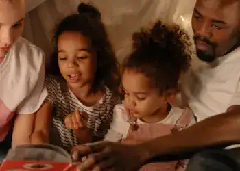 Protegiendo a los hijos en la era digital: Un enfoque clave para la educación moderna