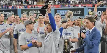Los Dodgers levantaron el trofeo del campeonato de la Liga Nacional.