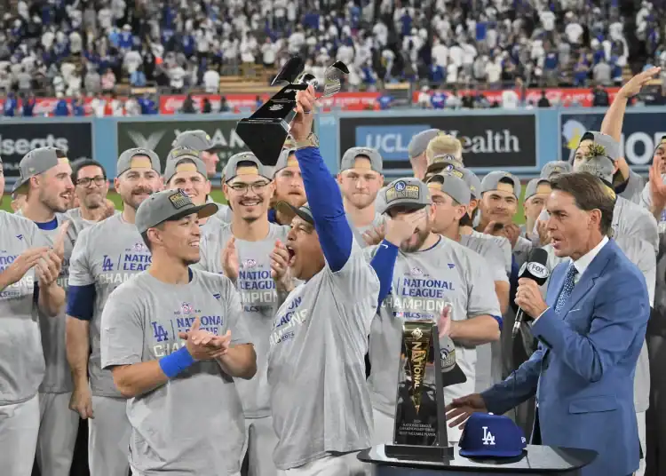 Los Dodgers levantaron el trofeo del campeonato de la Liga Nacional.