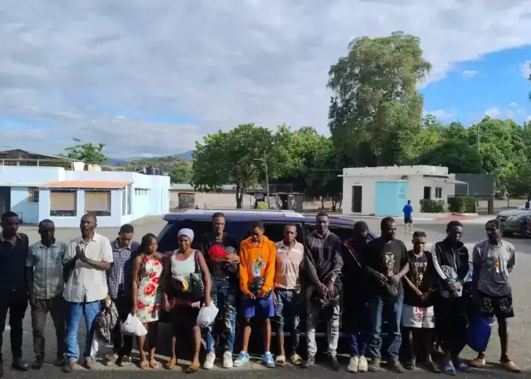 Ejército Dominicano frustra ingreso de 23 extranjeros indocumentados en operativos en Azua y Valverde