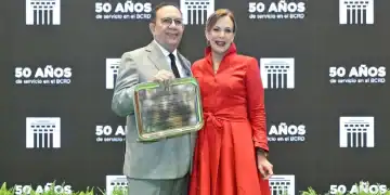 Gobernador Valdez Albizu cumple 50 años al servicio del Banco Central