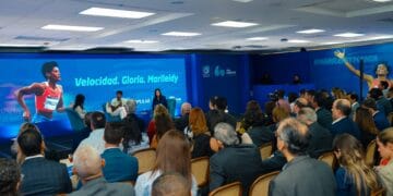 La charla estuvo moderada por las señoras María Povedano, vicepresidenta ejecutiva de Gestión Humana, Transformación Cultural y Sistemas y Procesos, y Mariel Bera, vicepresidenta del Área de Relaciones Corporativas y Banca Responsable.