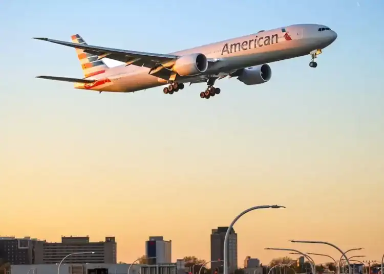 Avión de American Airlines Sobrevolando (Fuente: Redes Sociales)