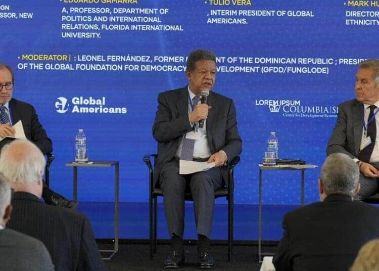 Leonel Fernández en conferencia de FUNGLODE