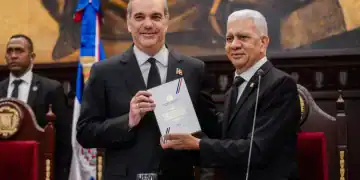 Este domingo, la República Dominicana dio un paso significativo en su sistema democrático con la proclamación de su nueva Constitución, un acto realizado por la Asamblea Nacional Revisora en presencia del presidente Luis Abinader.