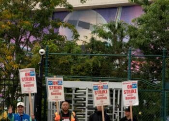 Una huelga del sindicato más grande de Boeing está exacerbando los problemas financieros en el fabricante de aviones. FOTO: DAVID RYDER/REUTERS