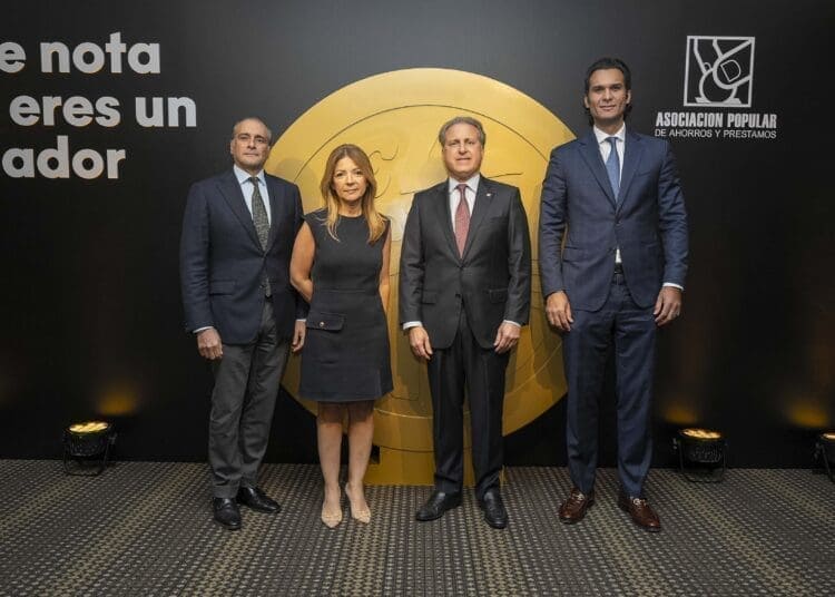 Lawrence Hazoury, Mónica Armenteros, Gustavo Ariza y Serguey Forcade copia