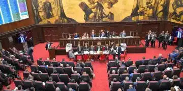 Con un total de 158 votos de 194 asambleístas presentes fue aprobada la propuesta presentada por el presidente de la Asamblea Nacional Revisora, Ricardo de los Santos.
