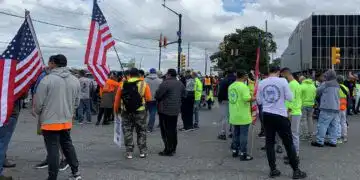 Estibadores protestan este martes en un muelle de Port Elizabeth, en la terminal Maher, parte del puerto de Nueva York y Nueva Jersey. Foto EFEEstibadores protestan este martes en un muelle de Port Elizabeth, en la terminal Maher, parte del puerto de Nueva York y Nueva Jersey. Foto EFE Imagen