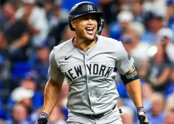 Giancarlo Stanton reaparece y los Yankees se colocan a un triunfo de la Serie de Campeonato de la Liga Americana
