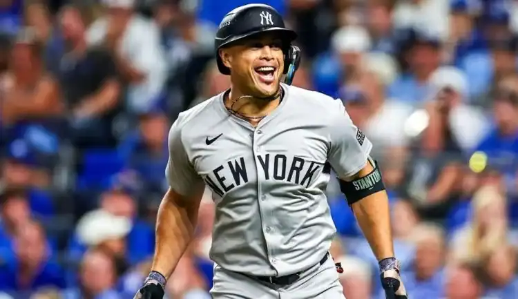 Giancarlo Stanton reaparece y los Yankees se colocan a un triunfo de la Serie de Campeonato de la Liga Americana