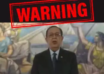 Advertencia con video de estafas digitales