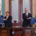 El presidente Luis Abinader y el primer ministro de Vietnam, Pham Minh Chinh, firmando memorandos de entendimiento en el Palacio Nacional.