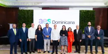 Foto de los panelistas sobre sostenibilidad energetica con inteligencia artificial