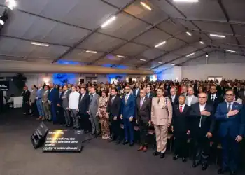 Imagen de los presentes en la actividad contra el comercio ilícito en dominicana