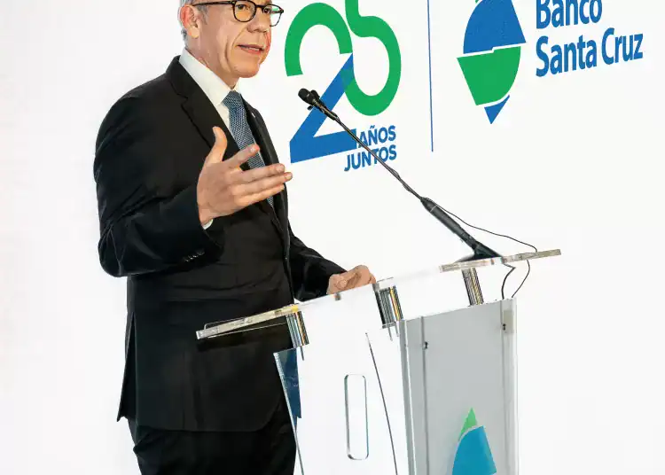Fausto A. Pimentel, presidente ejecutivo de Banco Santa Cruz