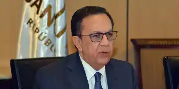 Héctor Valdez Albizu, gobernador del Banco Central