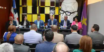 Secretario General del PLD con Diputados de esa organización