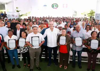 Presidente Abinader entrega 752 títulos de propiedad en proyecto Cotuí-Cevicos