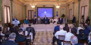 Presidente Abinader encabeza firma de convenio entre el Museo Americano de Historia Natural y el Museo Nacional de Historia Natural