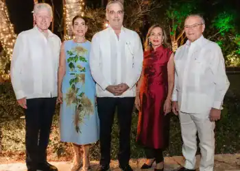 Billl Clinton, Raquel Arbaje, Luis Abinader, Laura Chinchilla y Frank Rainieri