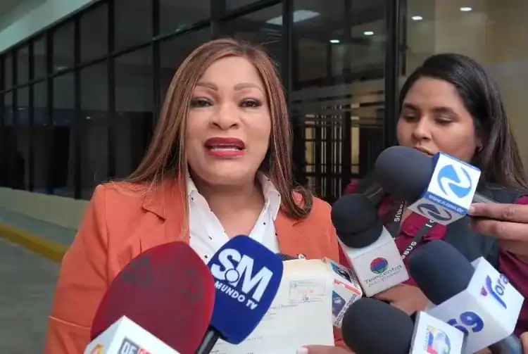 Diputada del PRM propone instituir el "Día Nacional de Acción de Gracias, Oraciones, Ayuno y el Perdón" en RD