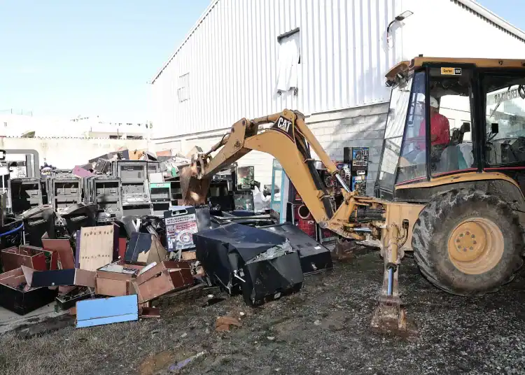 Hacienda destruye Equipos ilegales juegos de azar RD