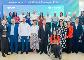 Ganadores y miembros del jurado