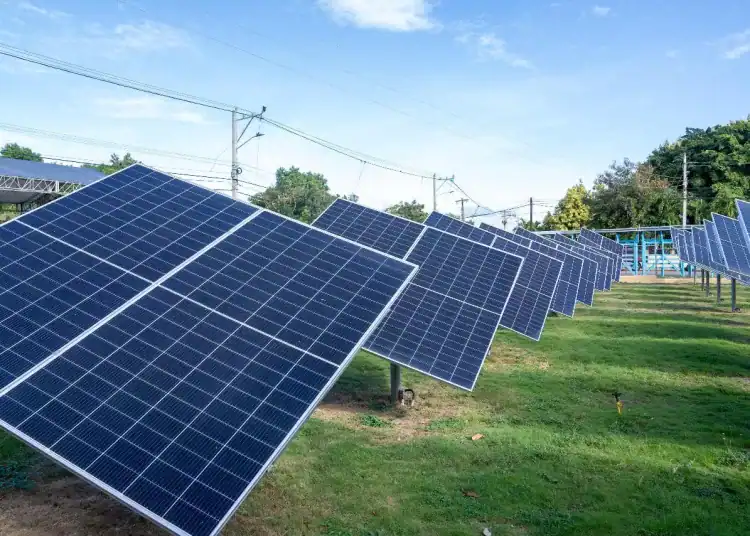 Paneles solares en Paya