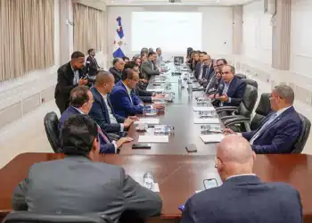 Sector empresarial presenta propuesta que mantiene la cesantía