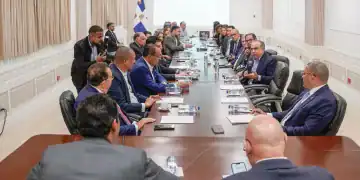 Sector empresarial presenta propuesta que mantiene la cesantía