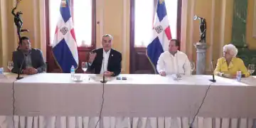 presidente Abinader dando declaraciones