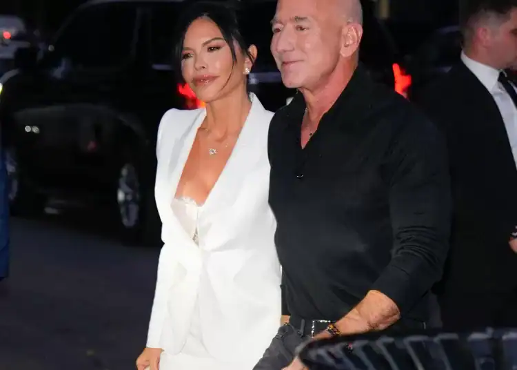 jeff-bezos-lauren-sanchez-spotted-