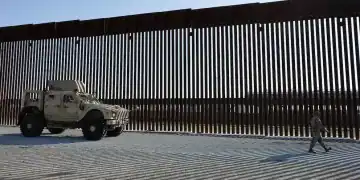 Se espera que el Pentágono despliegue hasta 1.500 agentes en la frontera de México con Estados Unidos. (REUTERS/Mike Blake)