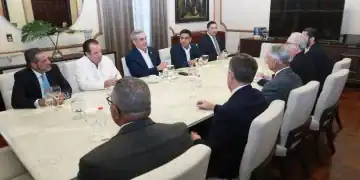 Presidente Abinader fortalece lazos con MLB en reunión con Rob Manfred