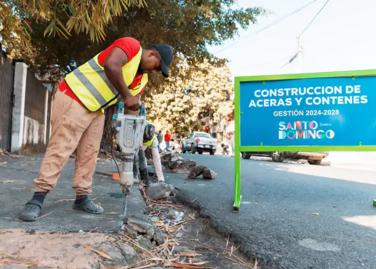 Construcción de aceras en Santo Domingo