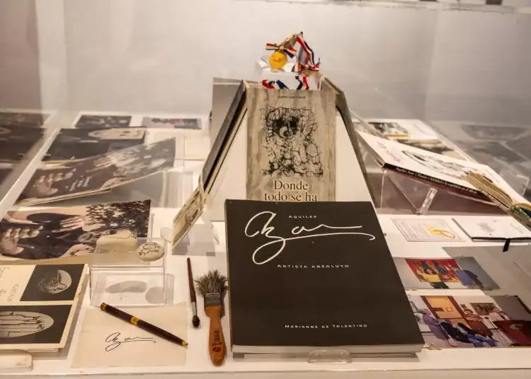 Colección Aquiles Azar Siempre dibujos - DIARIO FINANCIERO