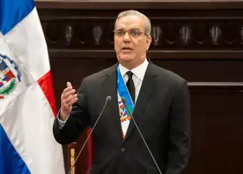 El presidente de la República Dominicana, Luis Abinader, pronuncia un discurso durante las celebraciones del Día de la Independencia en la Asamblea Nacional en Santo Domingo el 27 de febrero. Fotógrafo: Francesco Spotorno/AFP/Getty Images