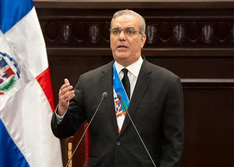 El presidente de la República Dominicana, Luis Abinader, pronuncia un discurso durante las celebraciones del Día de la Independencia en la Asamblea Nacional en Santo Domingo el 27 de febrero. Fotógrafo: Francesco Spotorno/AFP/Getty Images