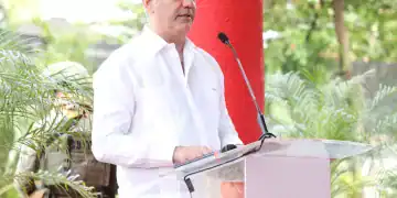 Foto de Luis Abinader presentando el plan integrado de SD