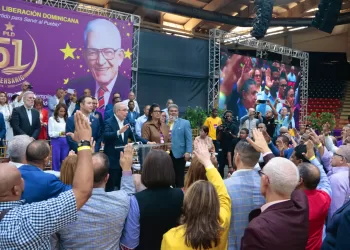 Danilo Medina juramenta nuevos titulares de secretariados en el PLD