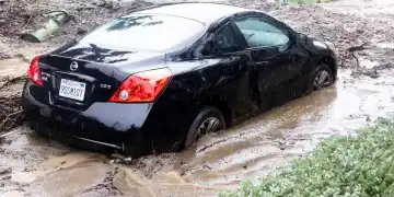 Las escuelas en Malibú permanecen cerradas por el peligro de inundaciones y bloqueos de carreteras principales. (Reuters)