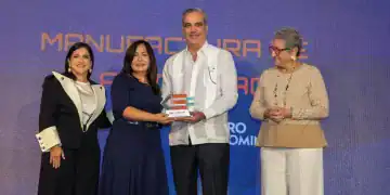 Abinader reconoce a empresas exportadoras - vía DIARIO FINACIERO