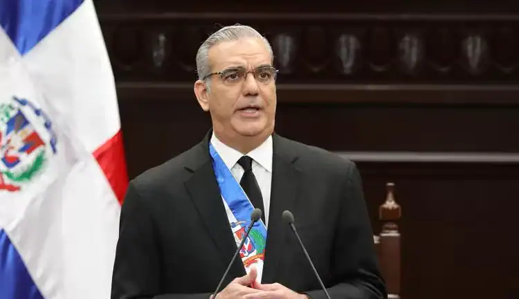 El presidente Luis Abinader resaltó los avances del Banco de Reservas