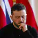 El presidente ucraniano Volodymyr Zelenskyy participa en una sesión plenaria durante la cumbre sobre Ucrania y la seguridad europea en Lancaster House, el domingo 2 de marzo de 2025, en Londres. (Sean Kilpatrick/The Canadian Press vía AP)