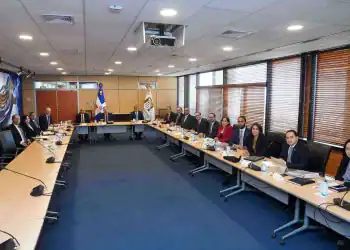 Banco Central expone perspectivas económicas al equipo del FMI