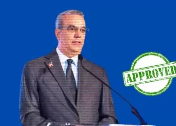 Cover de noticias Aprobación Luis Abinader- Diario Financiero fotomontaje