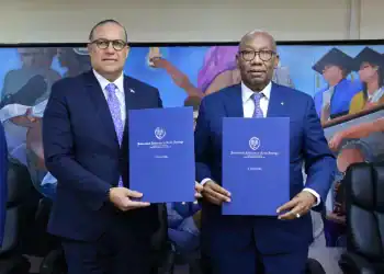 Director ejecutivo del ODAC, Ángel David Taveras Difo y el rector de la UASD, Editrudis Beltrán Crisótomo