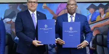 Director ejecutivo del ODAC, Ángel David Taveras Difo y el rector de la UASD, Editrudis Beltrán Crisótomo